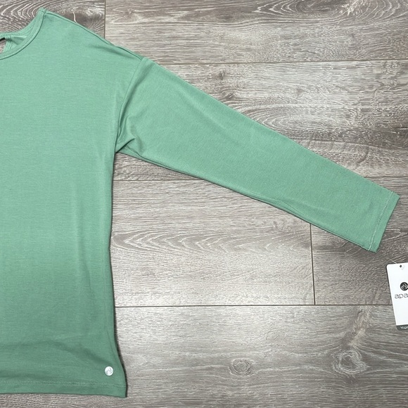 NWT Apana Yoga Long Sleeve Top Back Cutout and Twist Detail Feldspar Green M - Picture 5 of 16